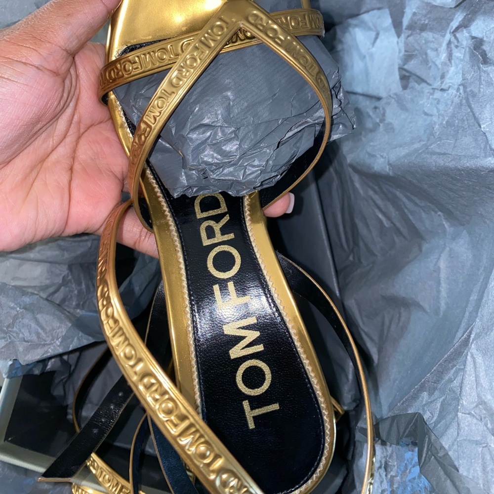 TOM FORD Embossed Mirror Leather Logo Ankle Wrap Thong Sandals Size 9